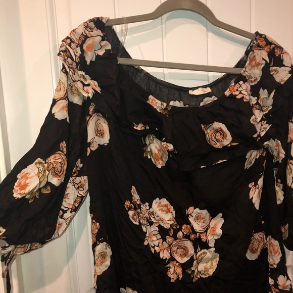 Jella C cold shoulder top - Picture 4 of 4